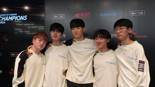 充满坎坷 充满坎坷