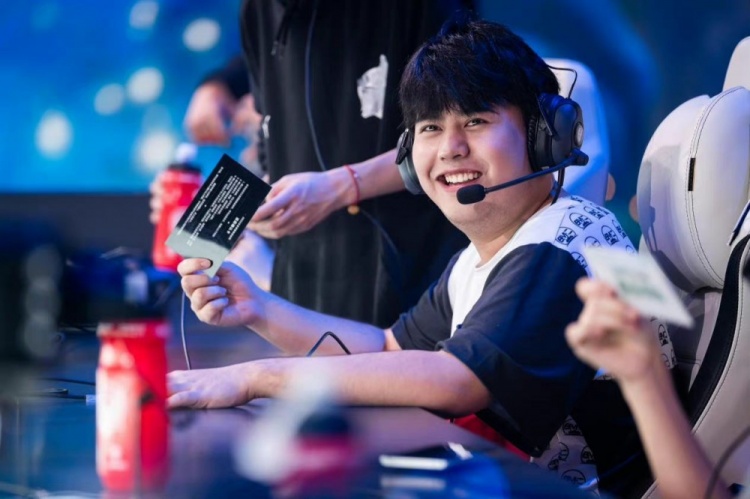 只是默默地 只是默默地